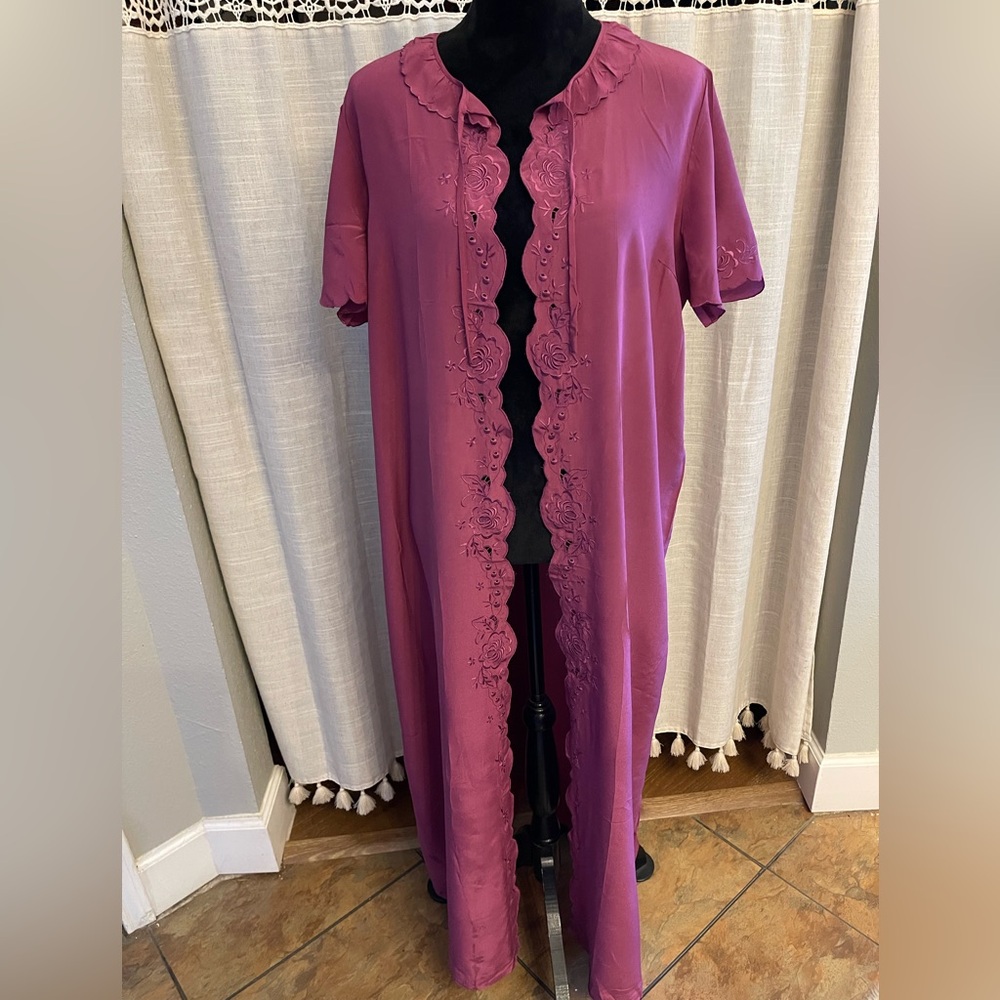 Vintage maroon 100% silk peignoir